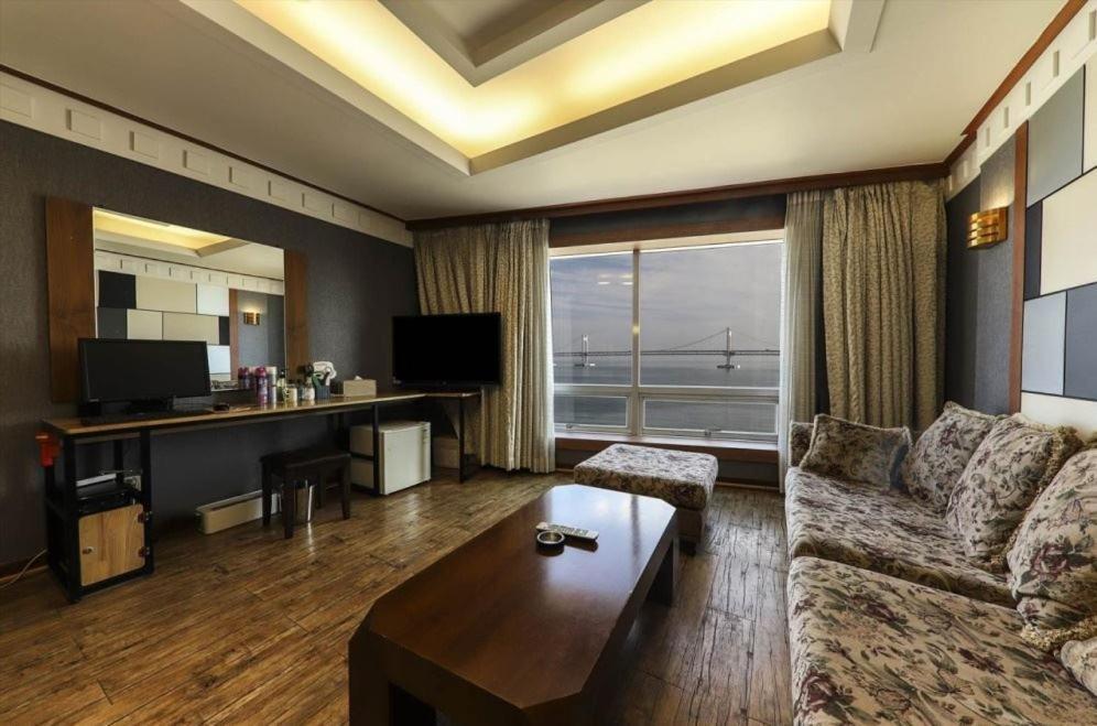 Bridge Hotel Busan Exterior photo